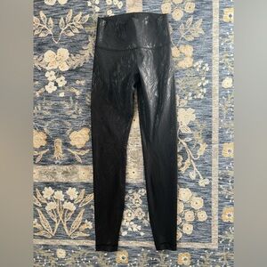 Lululemon Leggings in Acclimatize Black Black Foil